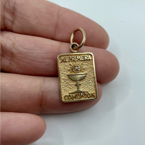 Solid 14k Yellow Gold Mi Primera Comunion Pendant 1st Communion Charm Religious - Picture 4 of 6